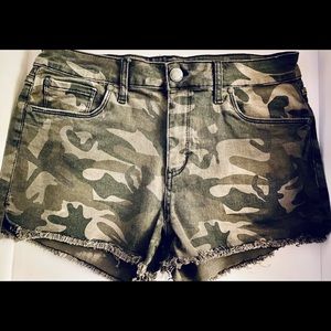 Like New STS High Rise Boyfriend Short Camouflage Size 29